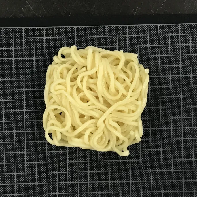 通常のサラダ油を使用した中華麺が落下した写真です。